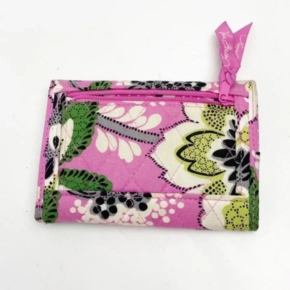 Vera Bradley Priscilla pink wallet! Lots of compartments and in EUC - Picture 2 of 5